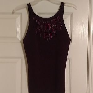 Cache maroon cami
